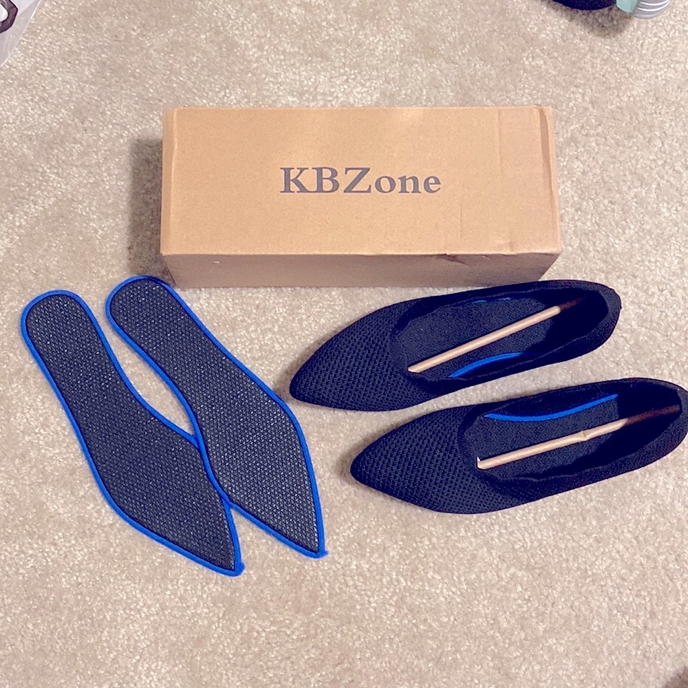 NWT..Women’s Black Pointed Toe Shoes w/ Reversible Inserts